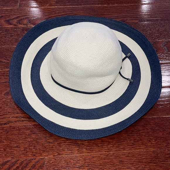 NWT Coach Natural/Navy Stripe City Floppy Hat - Picture 3 of 6